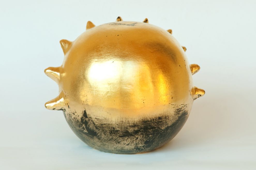 20 “Sole sulla terra” - 2017, dimensioni
Ø 25 cm, foglia oro su ceramica smaltata